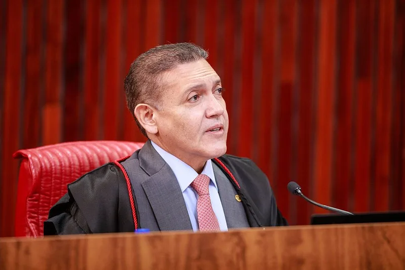 Nunes Marques manda Zema apagar vídeo que mostrava Lula e ministros do STF na prisão