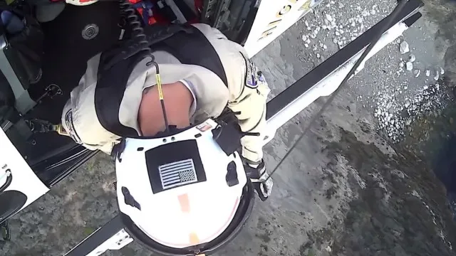 Resgatados alpinistas presos em encosta íngreme na Califórnia. As imagens