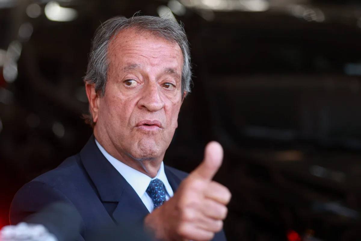Valdemar decide repassar R$ 3 milhões a cada deputado que será candidato
