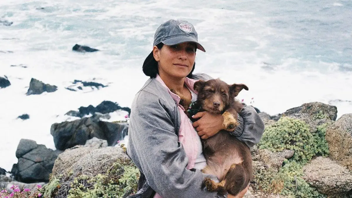 La cineasta chilena Paz Ramírez muere atropellada intentando recuperar a su perro cuando se escapó