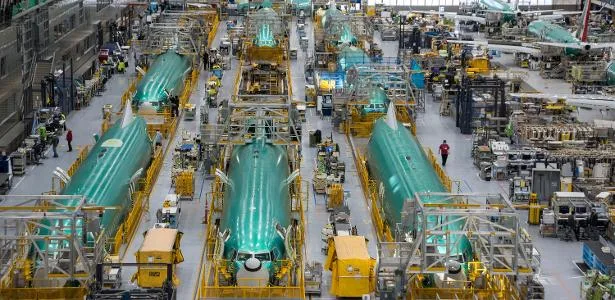 Trabalhadores da Boeing rejeitam proposta e abrem caminho para greve