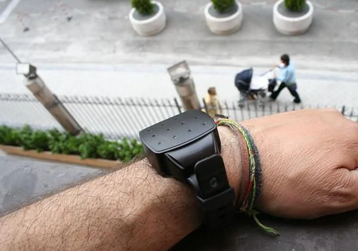 La Fiscalía gallega alerta de problemas «técnicos y operativos» en las pulseras telemáticas contra el maltrato