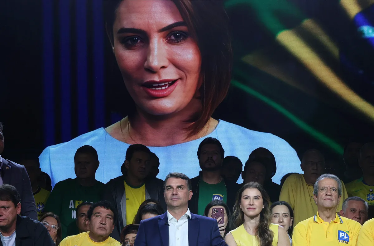 Flávio grava com Michelle em nova fase da campanha presidencial