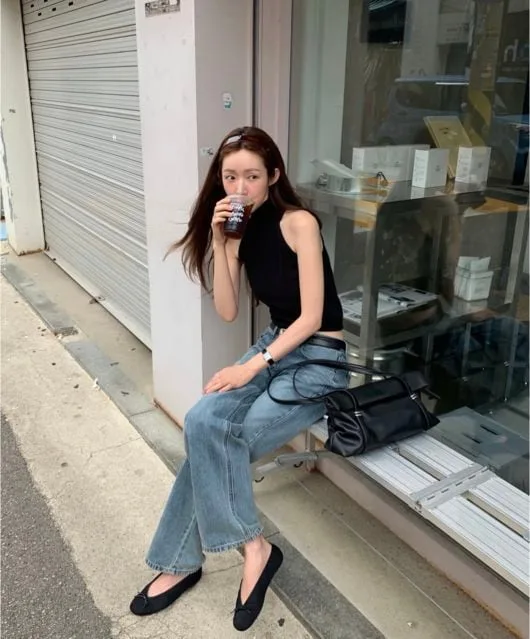 ‘하정우♥’ 차정원, 블랙+청 조합으로 뽐내는 가녀린 흰 피부//어저께