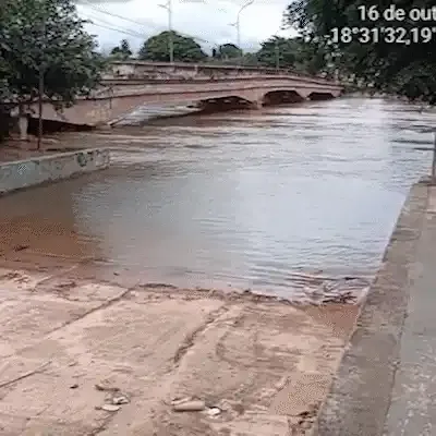 Rio Taquari sobe e entra em estado de alerta para risco de enchentes em Coxim