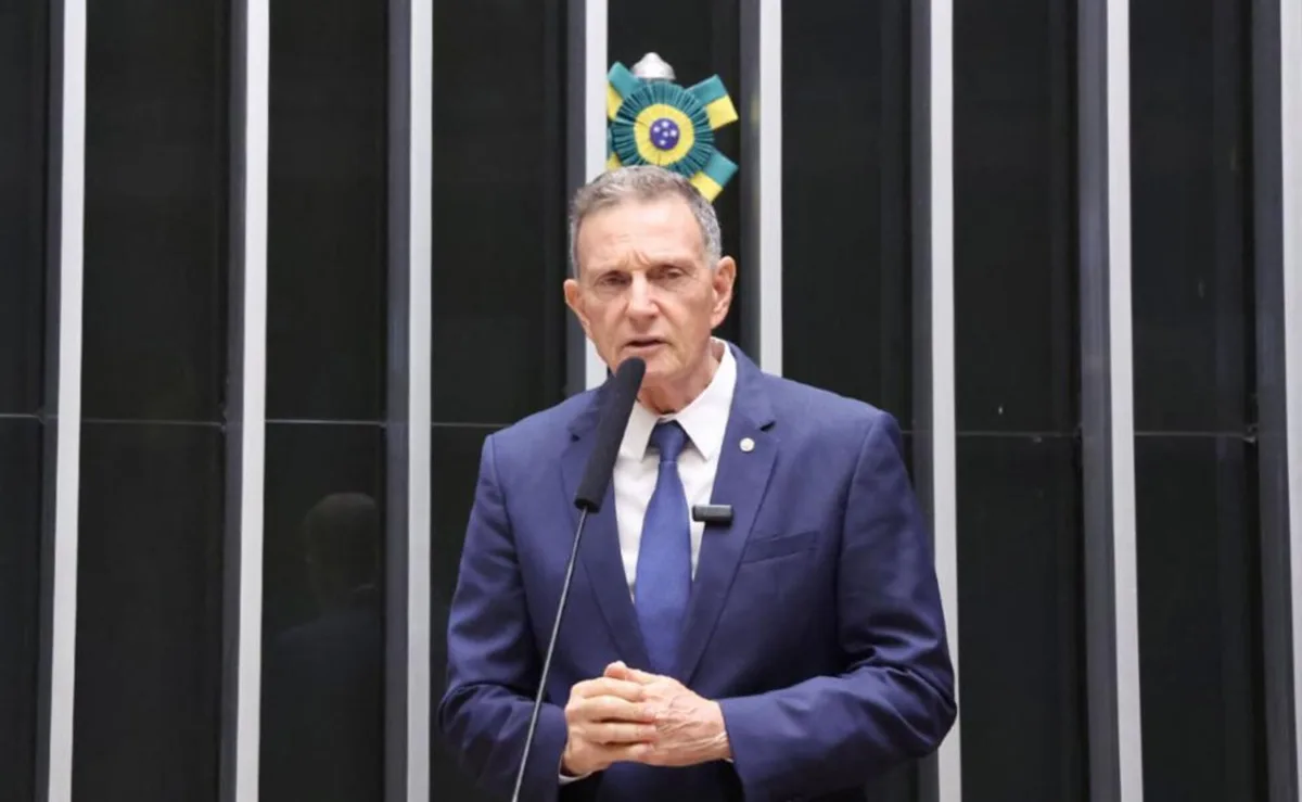 Pedido de vista interrompe julgamento de Crivella no TRE-RJ