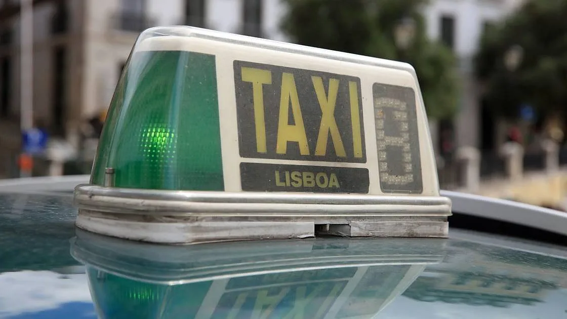 PSP deteta 67 infrações numa operação de fiscalização a táxis no Aeroporto de Lisboa