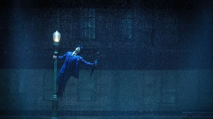 "Singin'in the rain" : comment adapter sur scène l'un des plus grands chefs-d'œuvre du cinéma hollywoodien ?