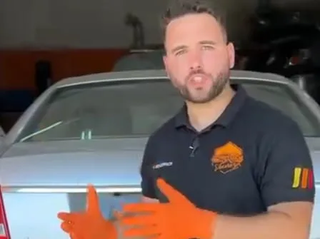 Juan José Ebenezer, mecánico de la ITV, señala lo que nunca debes hacer con el aire acondicionado del coche en verano: “Puede costarte una avería de más de 1.000 euros”