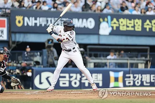 두산서 방출된 카메론, MLB 복귀전서 적시 2루타