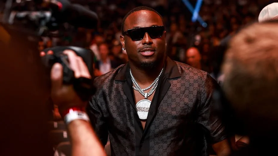 LeSean McCoy throws his support behind the guy who allegedly scammed women by posing as a 49ers player