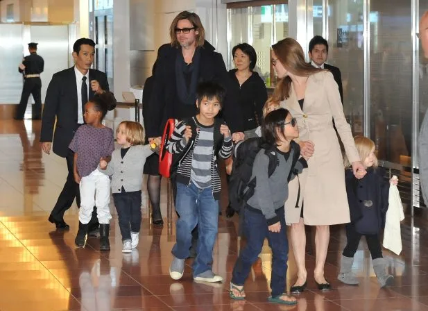 Vivienne, filha de Brad Pitt e Angelina Jolie, toma nova atitude para retirar sobrenome do pai Vivienne, filha de Brad Pitt e Angelina Jolie, toma nova atitude para retirar sobrenome do pai