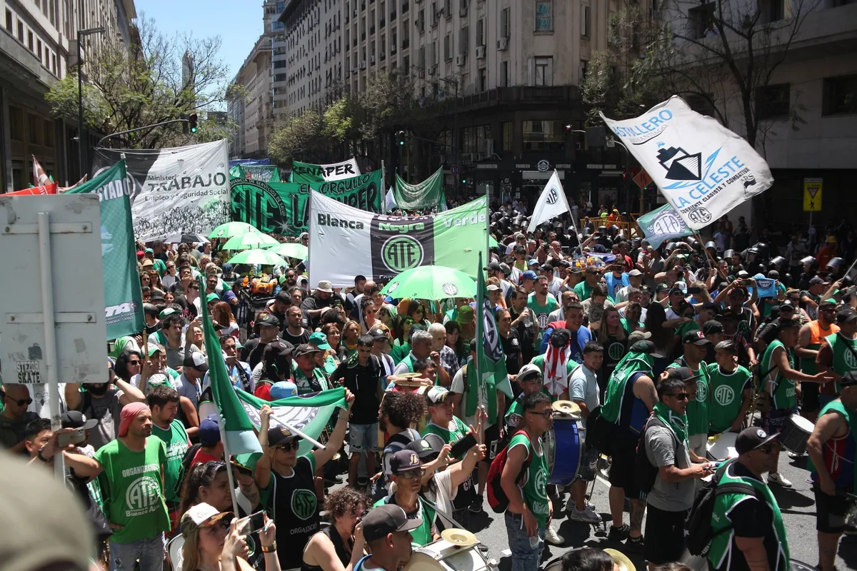 ATE convocó a un paro nacional de 24 horas para este jueves contra el DNU 70/23 del Gobierno