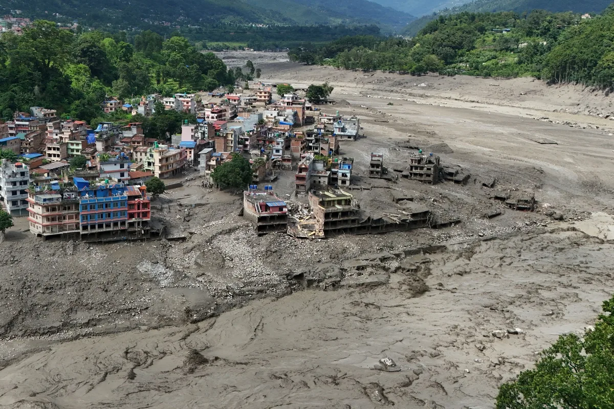 Temor en Nepal a otro tsunami fluvial: "Cada glaciar desestabilizado en un Himalaya que se calienta es una bomba de relojería"