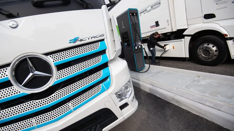 Logistik: Elektro-Lkw-Bauer machen Tempo – doch der Netzausbau bremst die Entwicklung