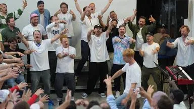 "Goldkehlchen" singen zum Abschied im Stadion