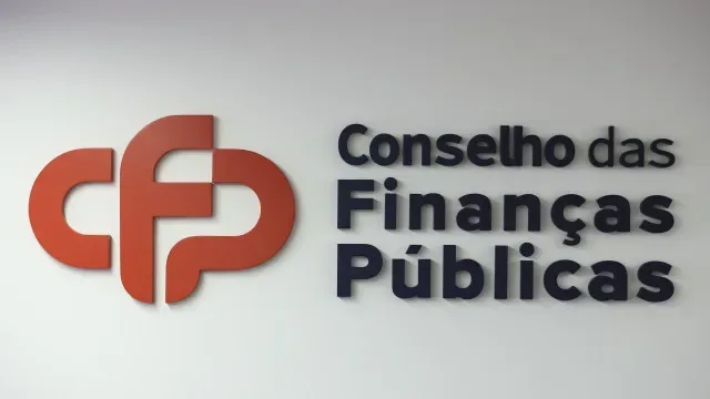 CFP aprova previsões do Governo, mas alerta para riscos económicos