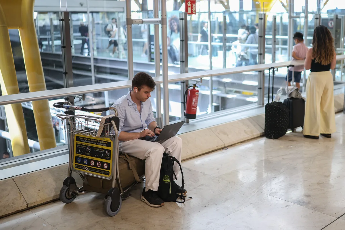 El debate | ¿Es posible la desconexión digital durante las vacaciones?