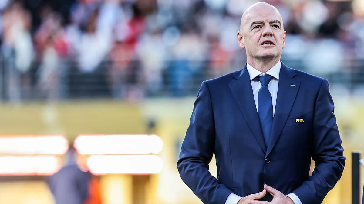 Wichtiger Angestellter - Fifa feuert Infantino-Kritiker!