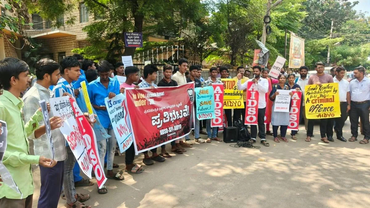 Student, youth groups protest against SIR in Hosapete