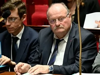 Carburant, médecins, écoles, voitures électriques… Les maires ruraux entre promesses et attentes