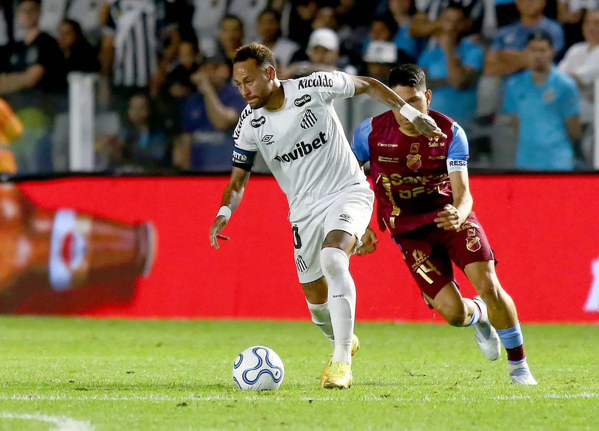 Neymar cobra torcida, pede clima de alçapão na Vila e admite: "Vamos sofrer, o Santos virou isso"