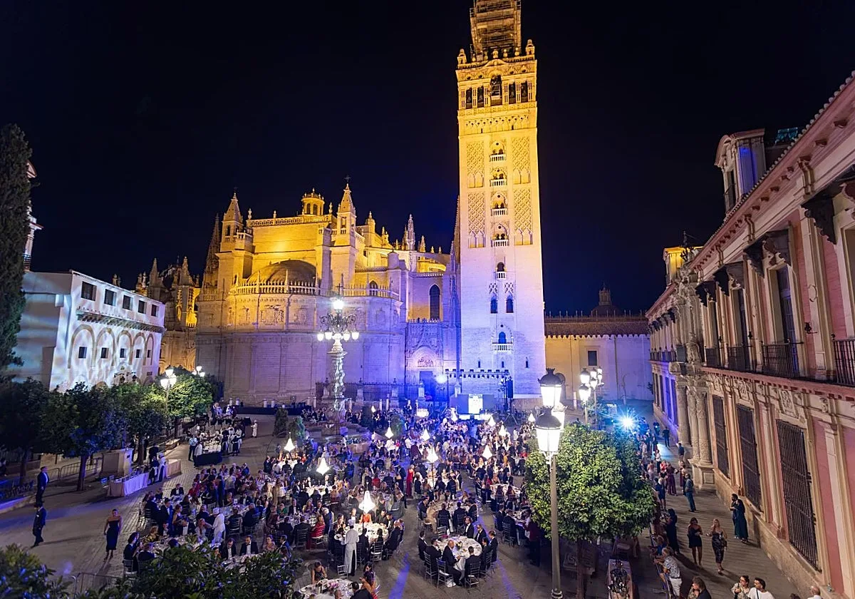 Vox: «Con la que está cayendo me llama la atención que el problema sean los 18.000 euros de la cena» a los pies de la Giralda