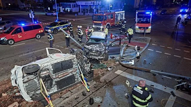 Vorfahrt missachtet: Fünf Verletzte nach Unfall in Heidenheim – Ampel zerstört