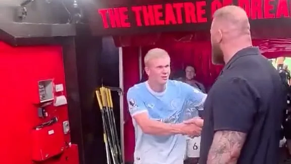 Strongman outet sich als City-Fan - Neben IHM wirkt Haaland wie ein Kind