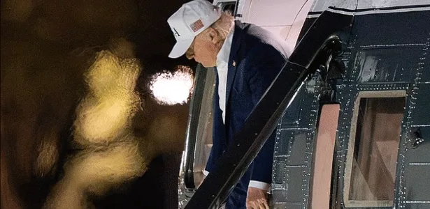 Ao encurtar viagem a Camp David, Trump sinaliza ataque ao Irã, diz imprensa