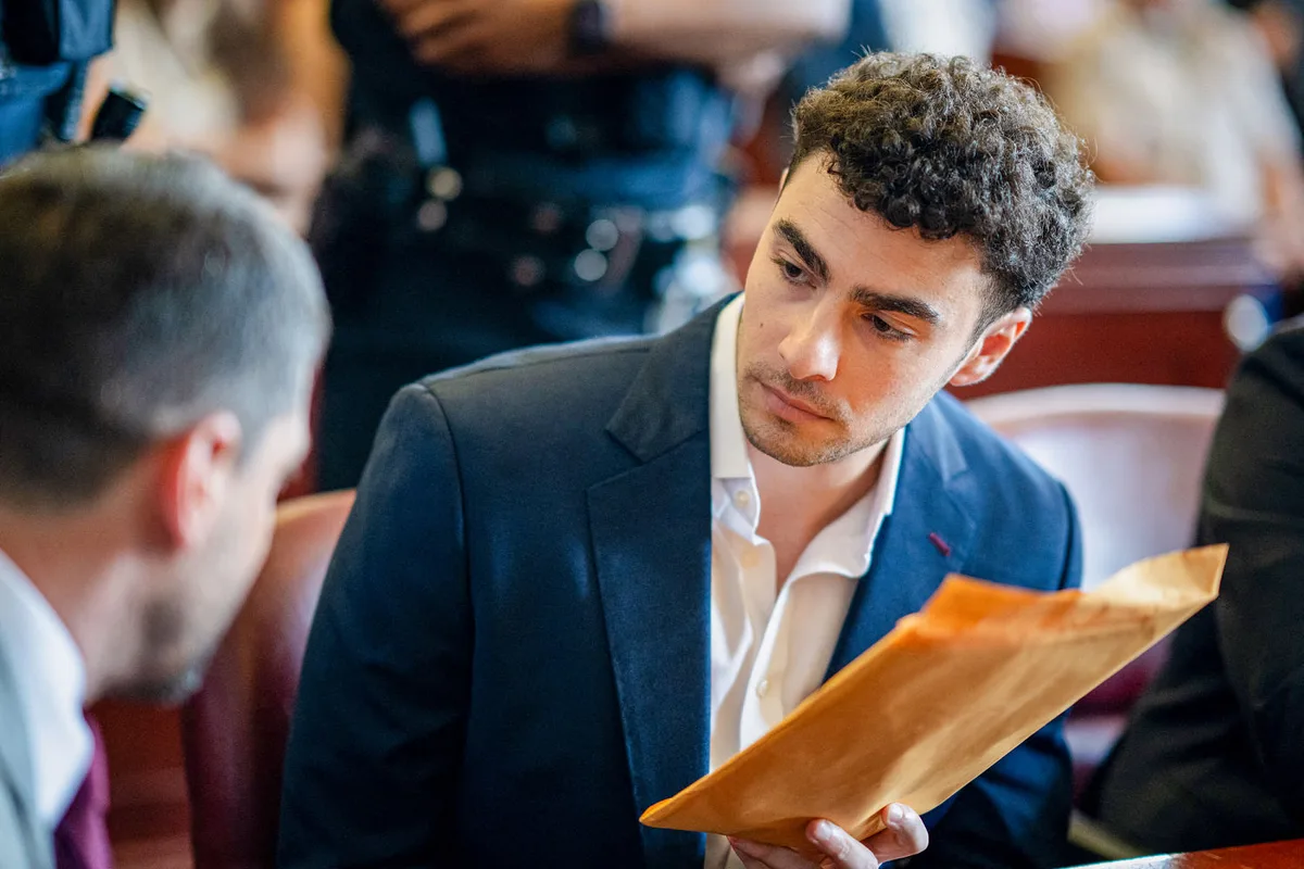 Luigi Mangione to enter plea in federal court and low morale aboard USS Abraham Lincoln: Morning Rundown