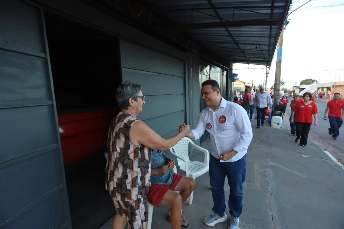 No bairro mais populoso, Fábio Trad ouve demandas por saúde e segurança