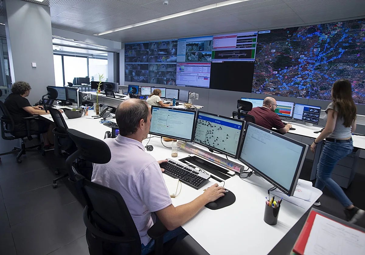 La IA entrará en el 'gran hermano' de 10.000 ojos que coordina el transporte público de la región