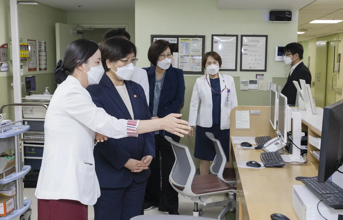 보호자 없이 입원하는 병상 9만개 넘어···정부, 간호·간병 정책 ‘병상 수’에서 ‘서비스 질’로