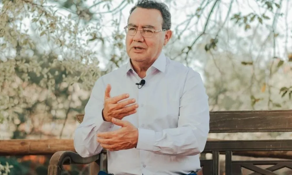 Augusto Cury volta atrás e participa do primeiro debate presidencial