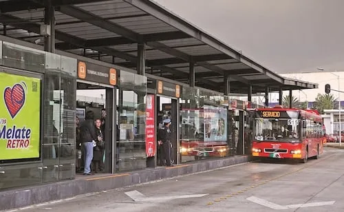 Metrobús CDMX reporta afectaciones en Líneas 1 y 4; movilizaciones sociales interrumpen servicio