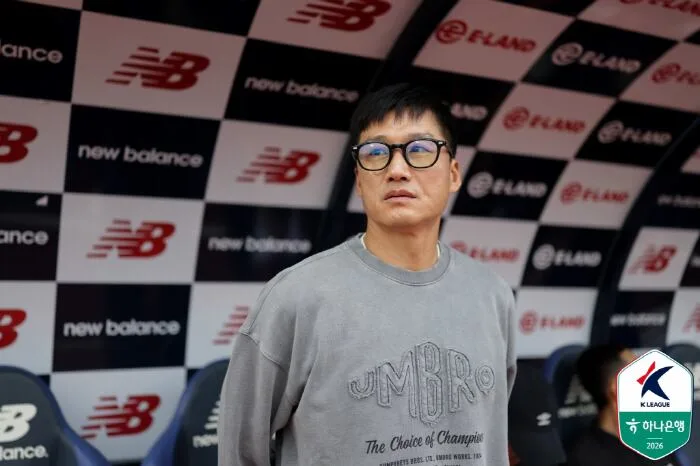"고비 넘겼다" '2위와 7점차 선두' 이정효 수원 감독의 미소 "서울E전 마음 속 MVP는 김민준!"[현장 기자회견]