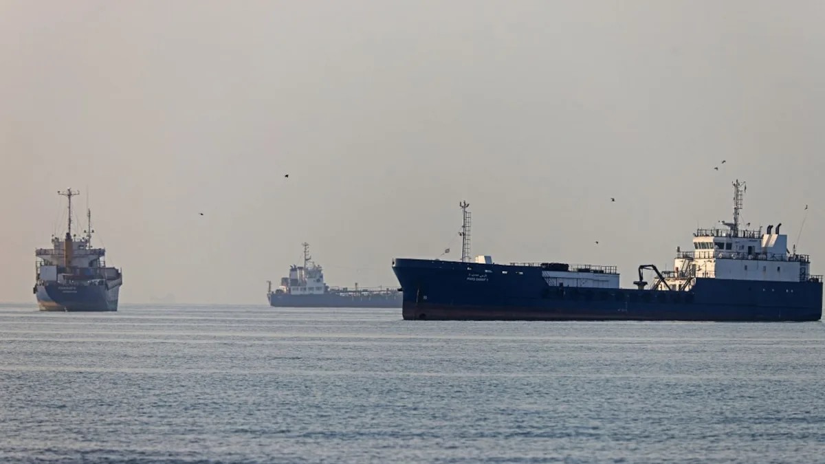 Iran, Oman Discuss Temporary Hormuz Corridor As Impasse With US Drags On