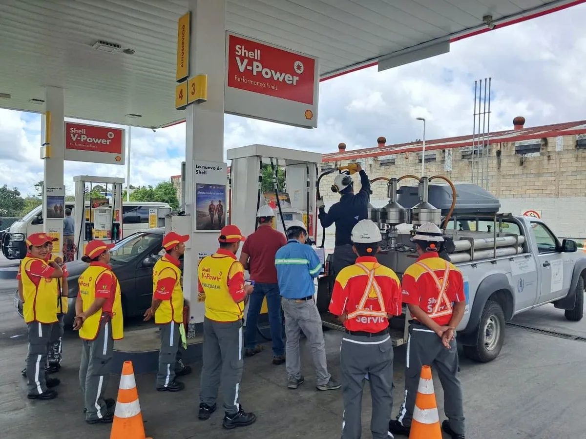 El diésel en Guatemala supera los 6.68 dólares USD por galón en servicio completo
