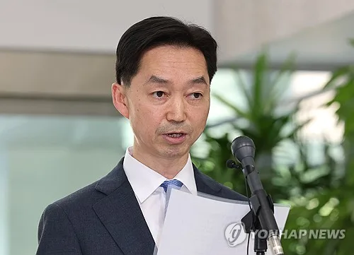 김지용 "10년내 尹과 사적만남 없어…2주택 중 1채 매도 중"