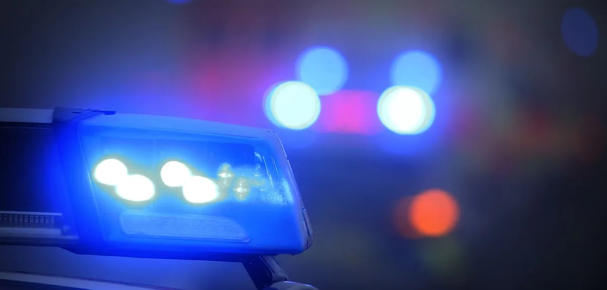Schüsse auf Linienbus in Hamburg – Scheibe von Kugeln stark beschädigt