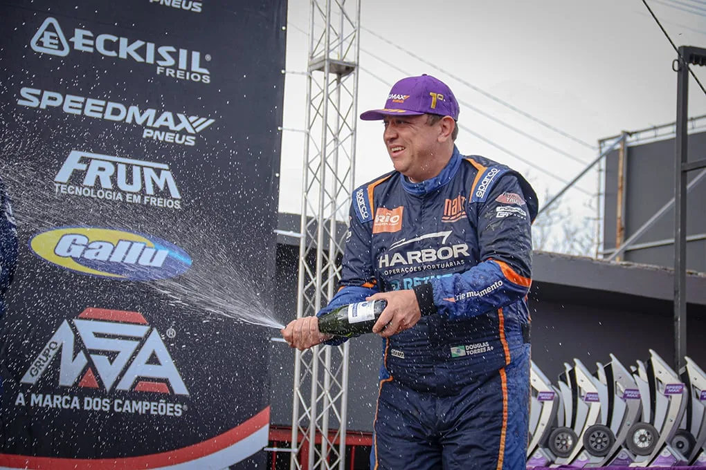 Curitibano vence e volta à liderança da F-Truck