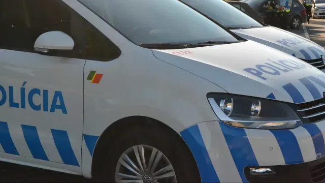 Raptou mulher para roubar carrinha e violou-a. Vítima escapou em Cascais