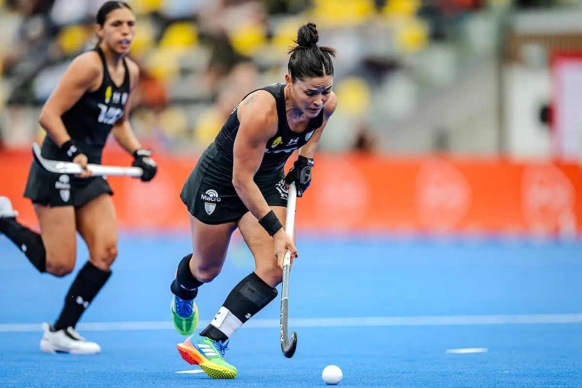 A qué hora juegan las Leonas hoy