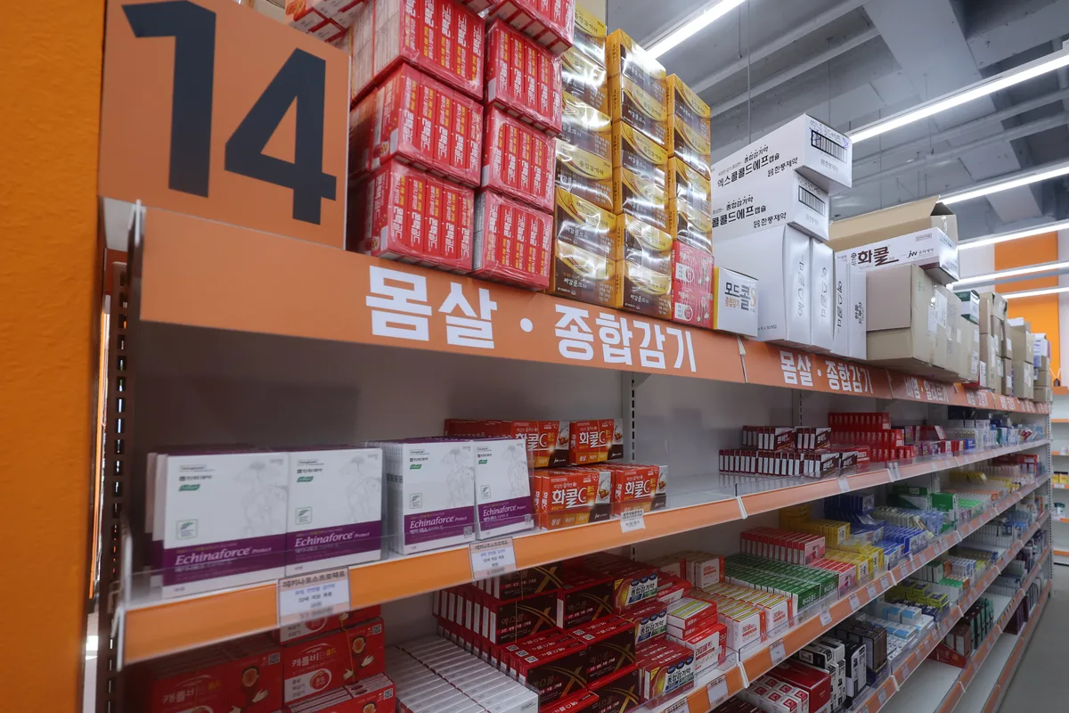 약국 간판에 ‘창고·팩토리’ 못 쓴다…약사법 개정안 국회 본회의 통과