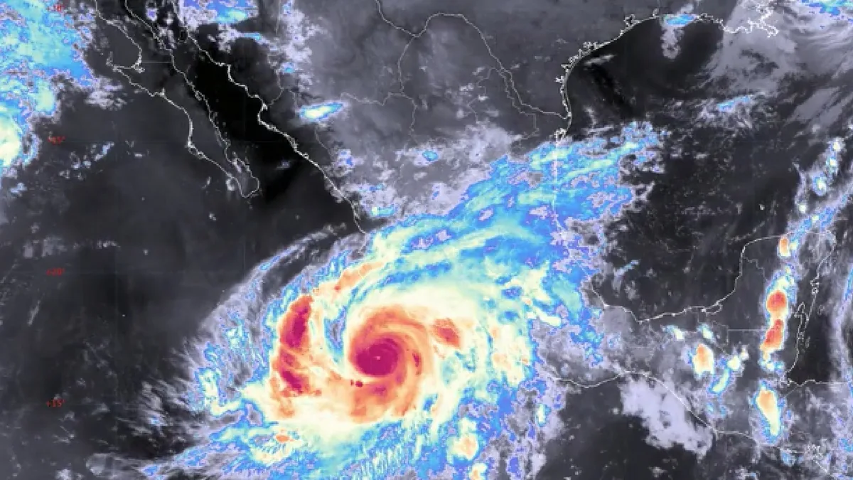Sheinbaum alerta por huracán Simón categoría 3 y lluvias torrenciales en cinco estados