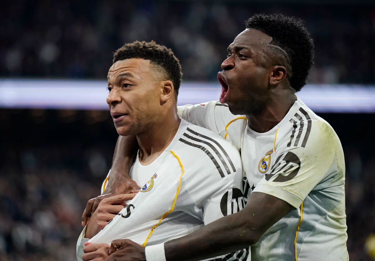 Jornal critica Vini Jr. e aponta perda de espaço para Mbappé no Real: “Não facilita a vida de Mourinho”