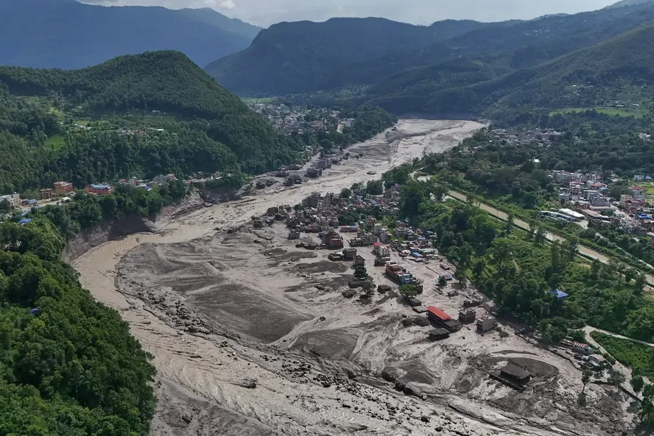Nepal tem quase 400 desaparecidos após avalanche. Maioria são turistas que visitavam o local