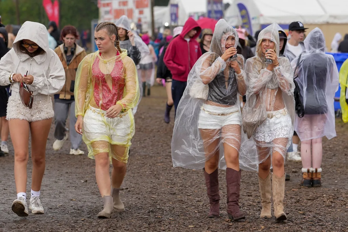Festivalgoers braving rain and mud as thunderstorm warning in force