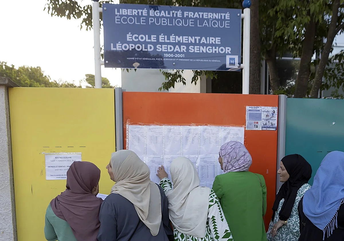 Polémica en Francia por la propuesta de Le Pen de prohibir el velo musulmán en la calle